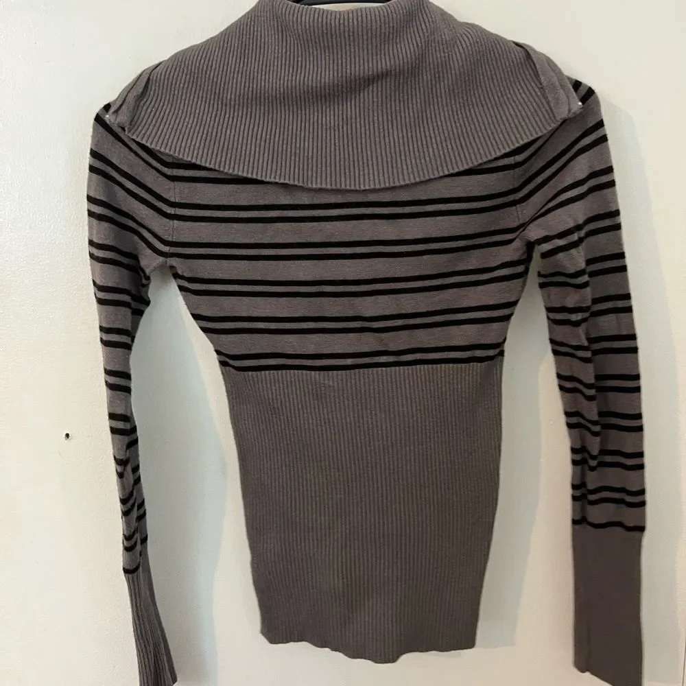GUESS Zip Up Sweater - Picture 5 of 6